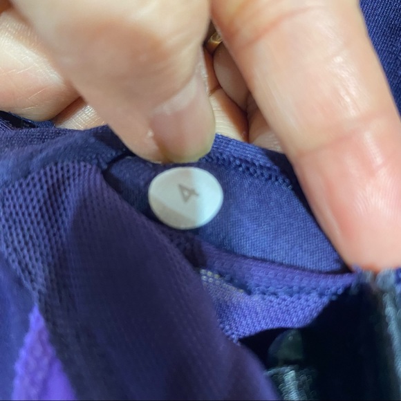 Lululemon Virtuous Tank - Picture 4 of 7